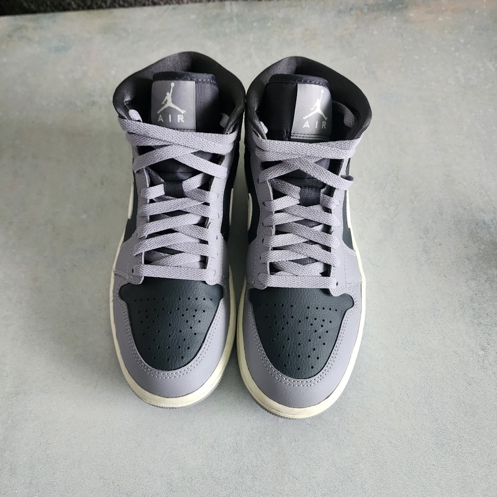 Air Jordan 1 Mid